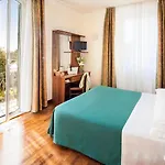 Riviera Hotel 3*