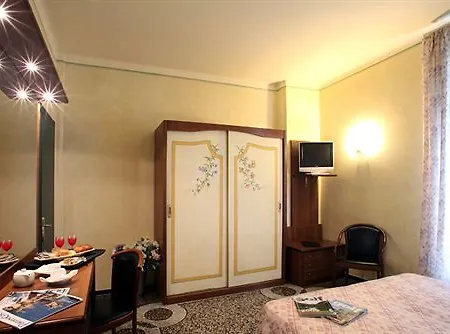 Ξενοδοχείο Riviera 3*