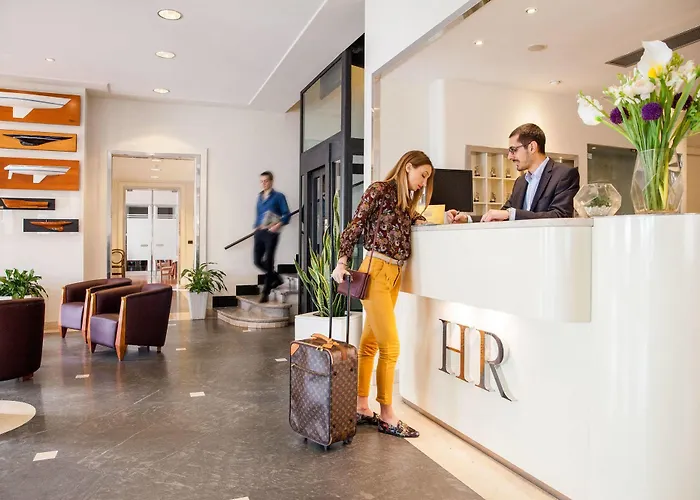 Riviera Готель