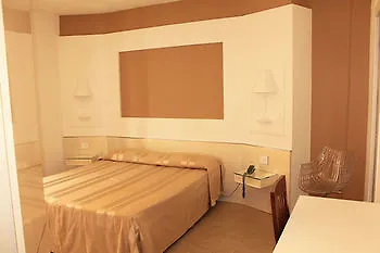 Riviera Ξενοδοχείο 3*